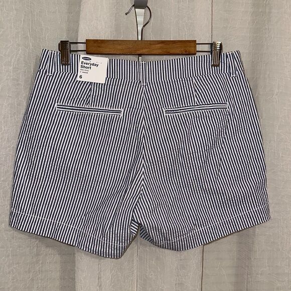 Old Navy 6 Light Blue White Vertical Stripes 5” Mid Rise Everyday Cotton Shorts - Picture 2 of 11